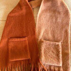Soft warm scarf with pockets nwot